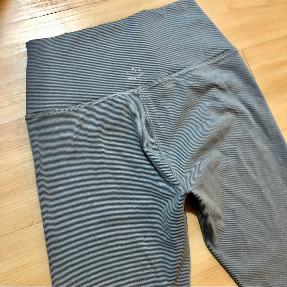 Beyond Yoga Women’s Grey Ribbed Leggings - High Rise Midi Length - Size Large